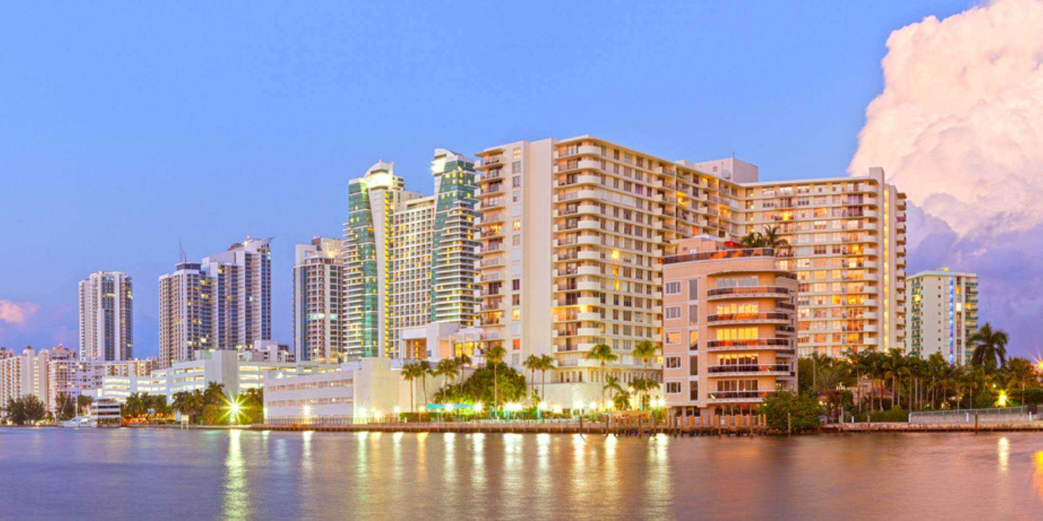Hollywood, FL skyline